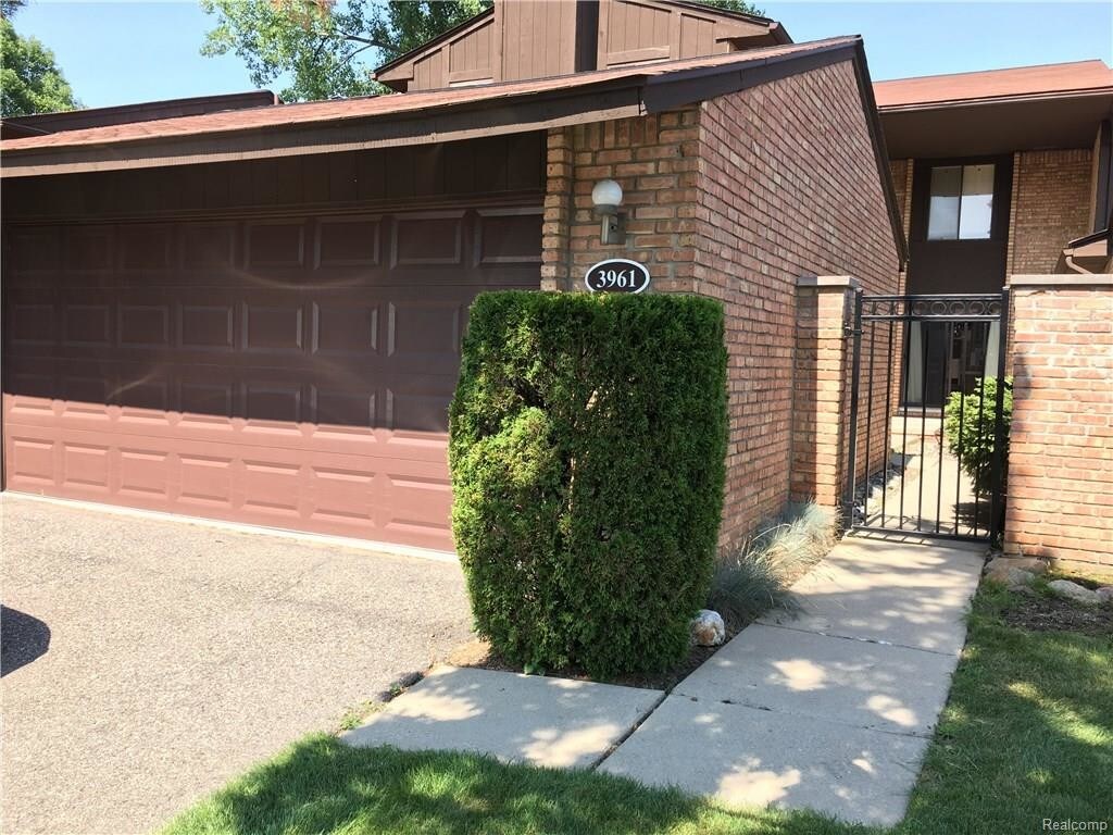 Primary Photo - 3961 Chablis St