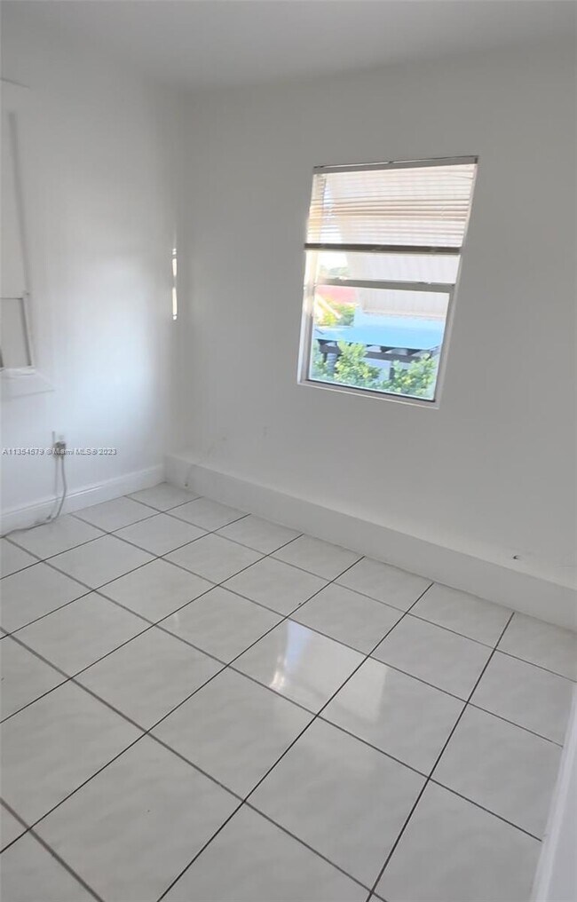 Foto del edificio - 2328 SW 17th St