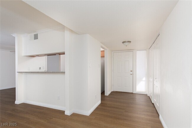 Foto del edificio - 753 Oakmont Ave