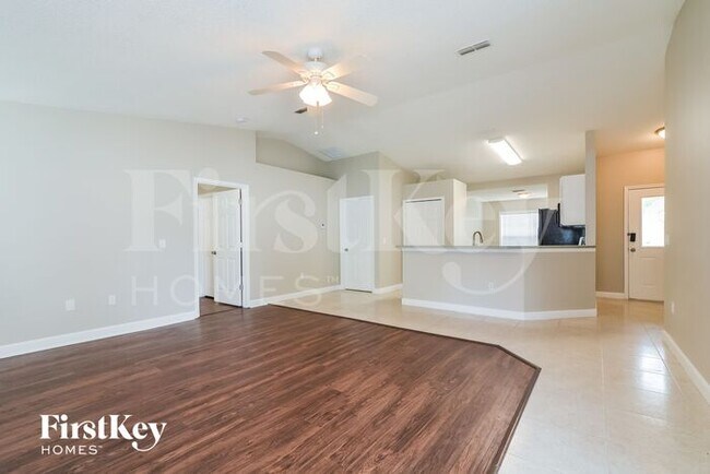 Foto del edificio - 15430 Greater Groves Blvd