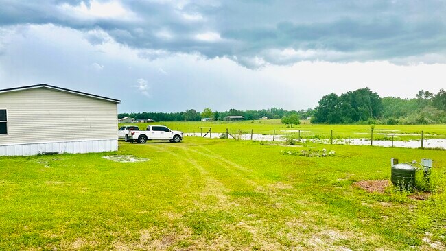 Vista lateral - 2436 Bay Lake Loop