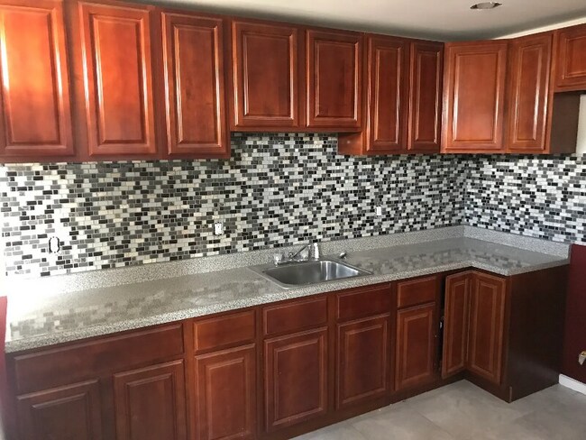 Foto del edificio - 182 Seymour Ave