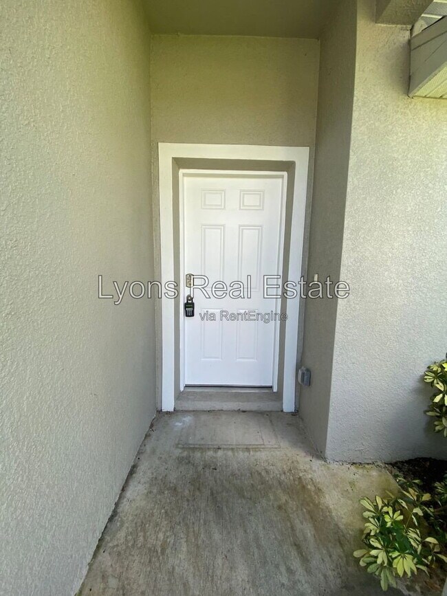 Foto del edificio - 10499 Pendleton Ave