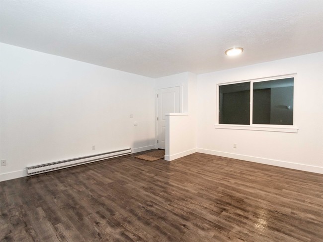 Foto del edificio - 210 Riverbend Rd