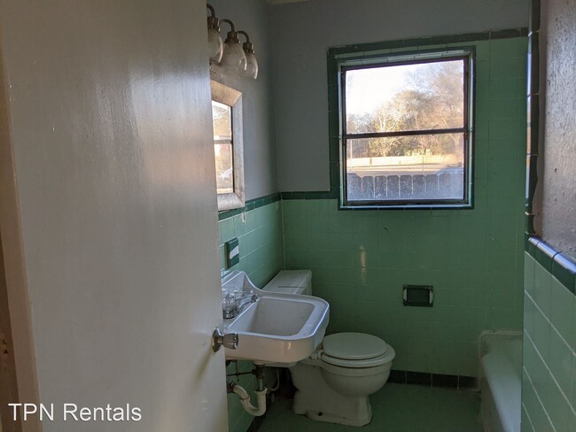 Building Photo - 2 br, 1 bath House - 2711 Quinton St.