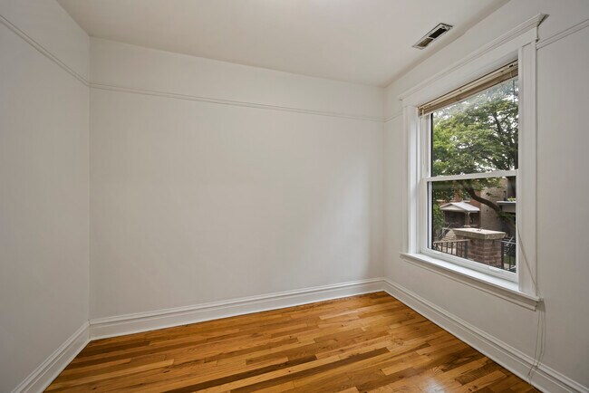 Foto del edificio - 2325 W Rice St