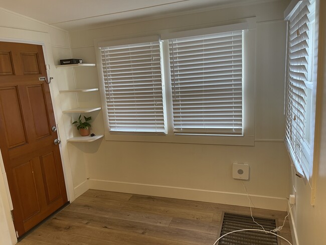 Nook (great place for office) - 829 N Gaffey Pl