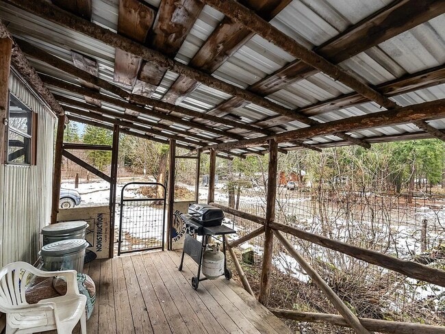 Building Photo - 582 Mountain View Rd