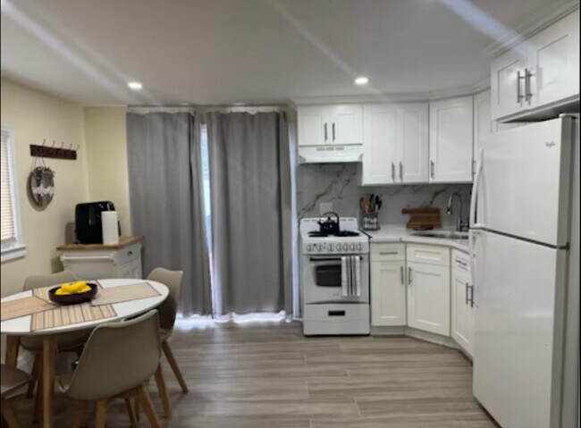 Foto del edificio - 9 Collingswood Dr