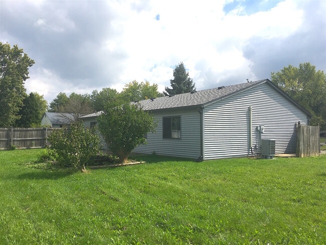 Building Photo - Fantastic Ranch 3 Bedroom 1.5 Bathroom hom...