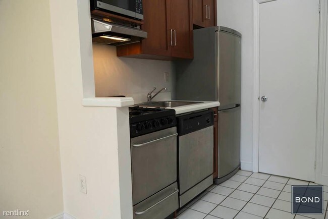 Building Photo - Studio, 1 bath House - 66 Saint Marks Pl 3W
