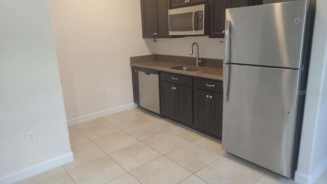 Foto del edificio - 2037 Lakeside Ave