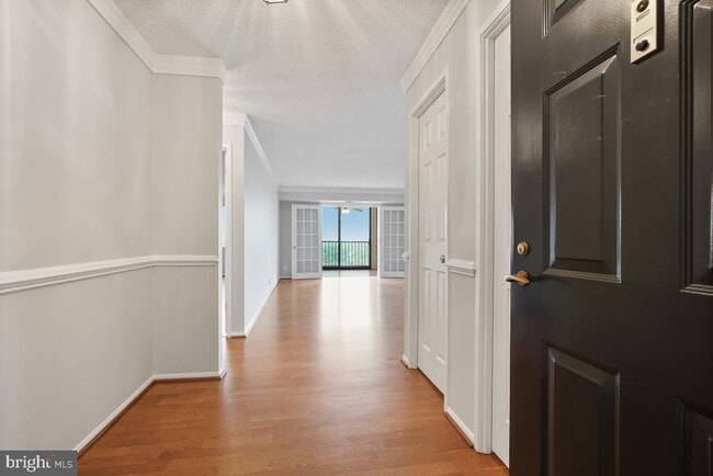 Foto del edificio - 5902 Mt Eagle Dr