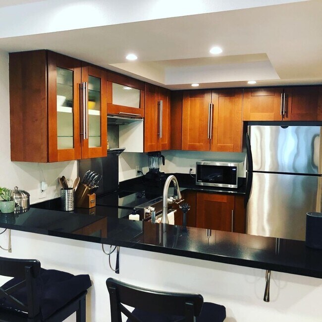 Foto del edificio - Updated Condo across from Magnuson Park!