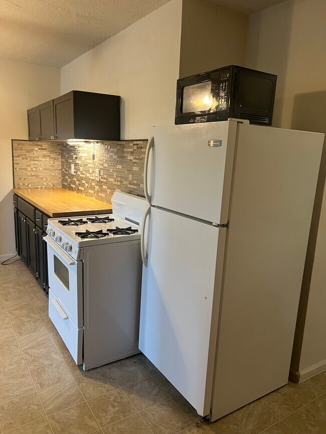 Cocina - 1033 7th St W