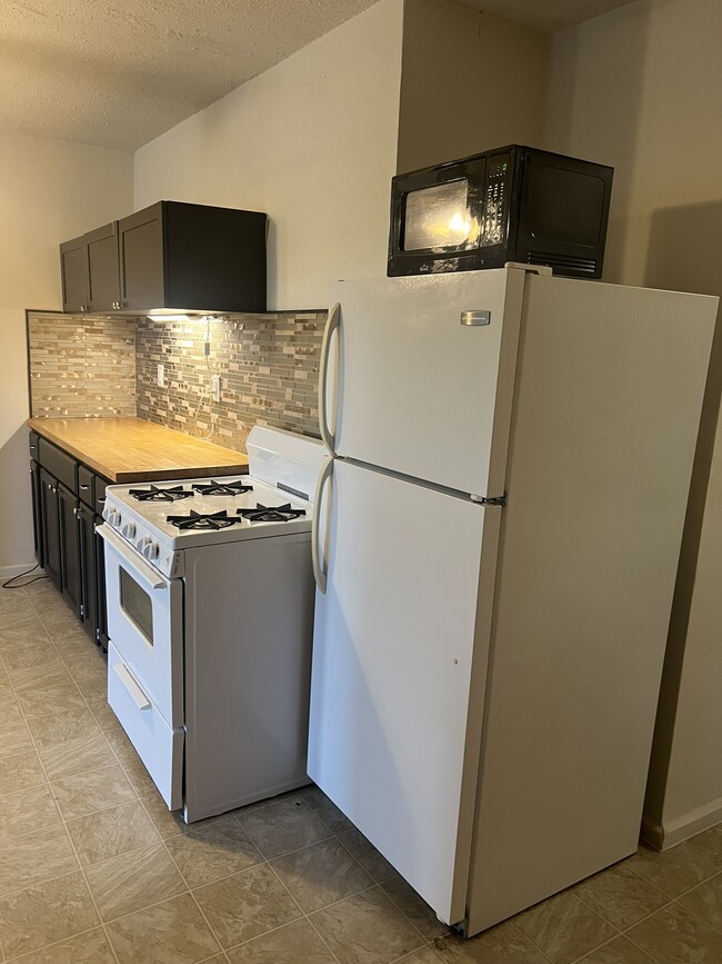 Kitchen - 1033 7th St W