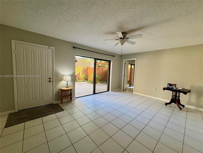 Foto del edificio - 9143D SW 23rd St