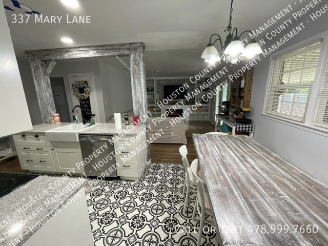 Foto del edificio - 337 Mary Ln