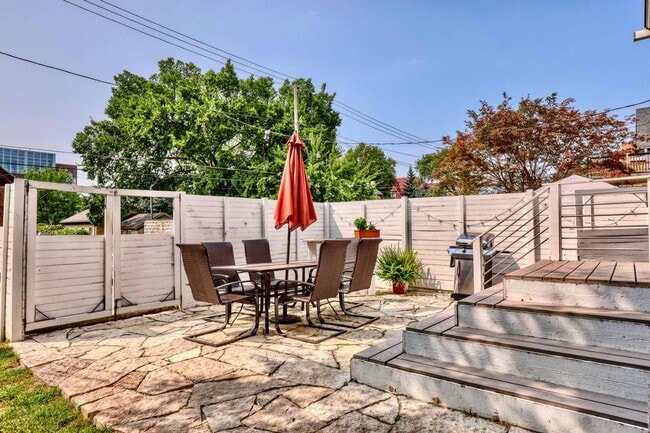 Foto del edificio - Beautiful Updated 3-Bedroom Colonial – Prime East Side Location