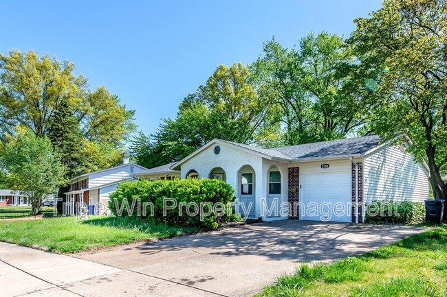 Building Photo - 2250 Spoonwood Dr