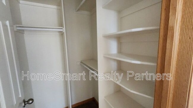 Building Photo - 203 W Coal Creek Dr