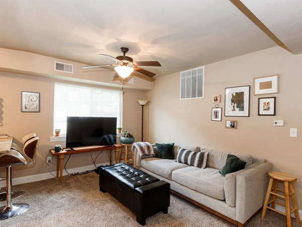 Primary Photo - 100 Grandview Ct
