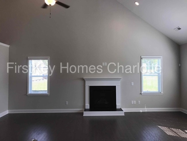 Building Photo - 84 Waterpine Drive