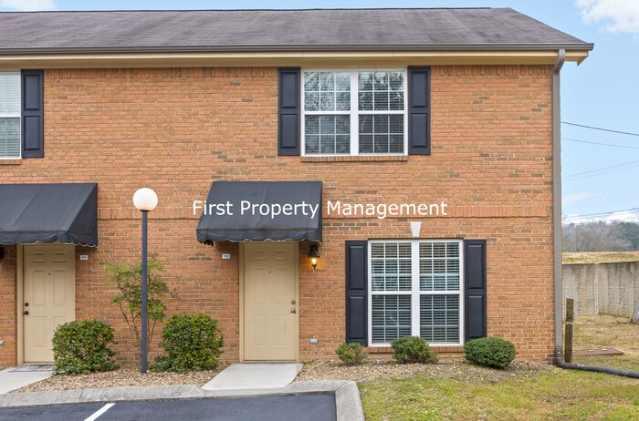 Primary Photo - 1110 Maple Tree Lane Townhouse