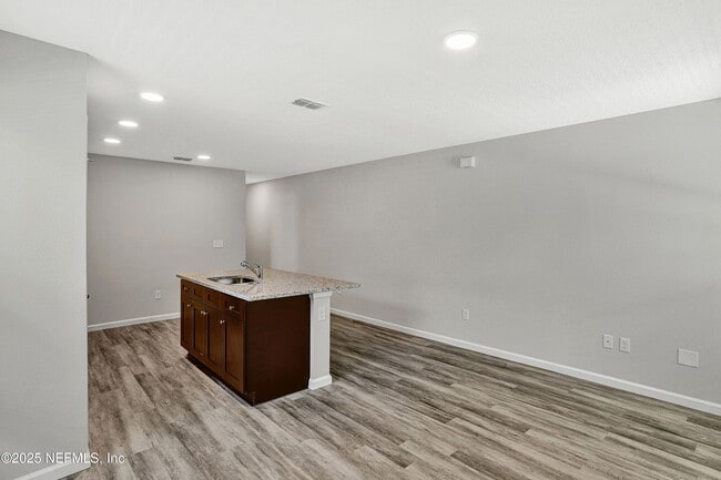 Building Photo - 729 Pippin St