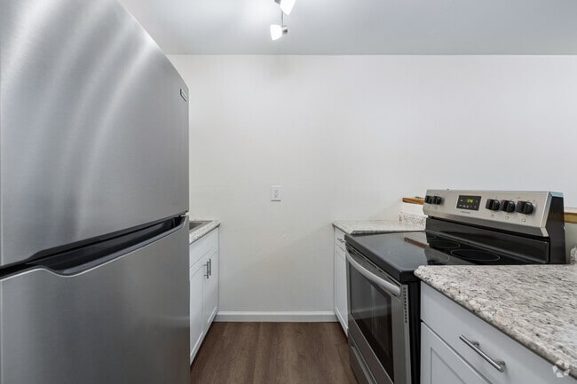 2BR, 1BA - 800SF - Kitchen - 3619 Clarion Avenue