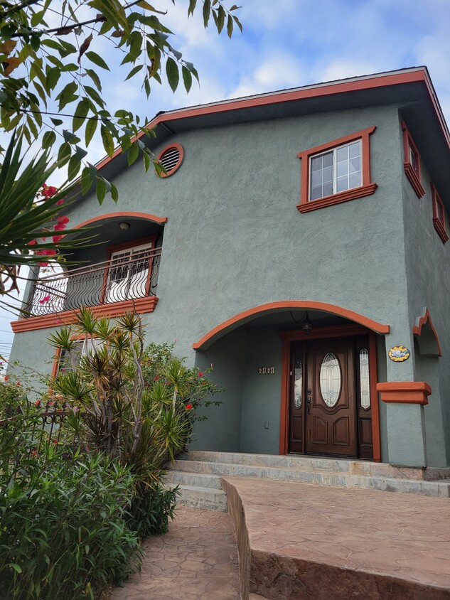 Front Part of the House with PATIO & Balcony - 6161 Oak Crest Way