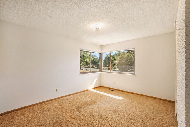 Foto del edificio - Large Ranch Style home close to UCCS