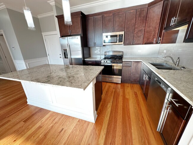Foto del edificio - 520 N Western Ave