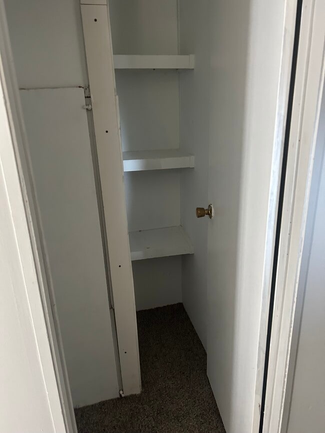 Pantry - 467 Vanzant Rd