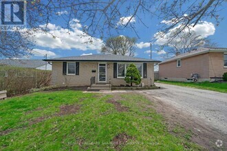 Building Photo - 769 Tennyson Ave