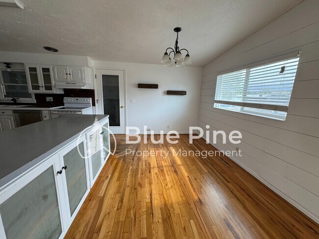 Foto del edificio - 1861 Gallup St