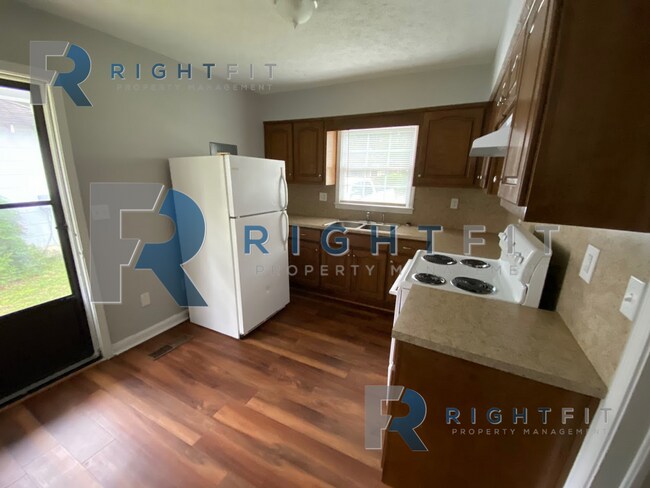 Building Photo - Newly renovated cottage in historic district!