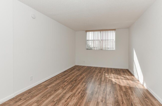 Building Photo - 500 Executive Center Dr