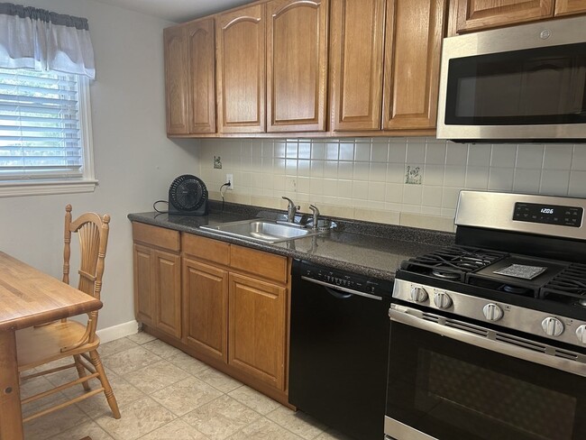 Building Photo - 6-8 Genetti Cir
