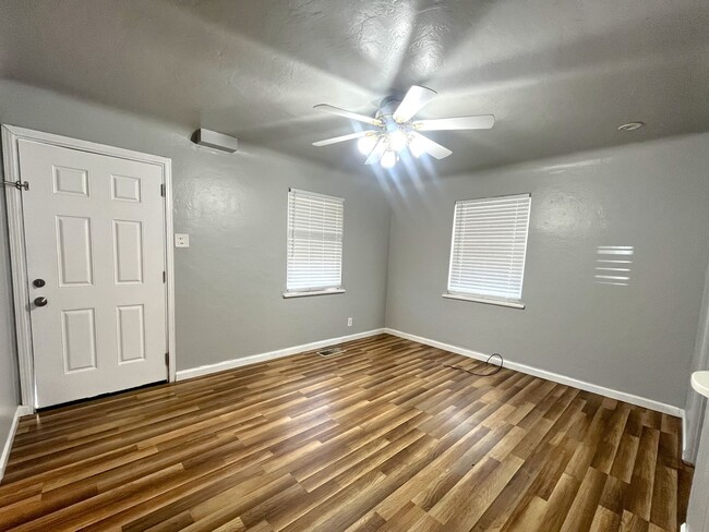 Foto del edificio - Stylish 2-Bedroom Home with Modern Upgrades!