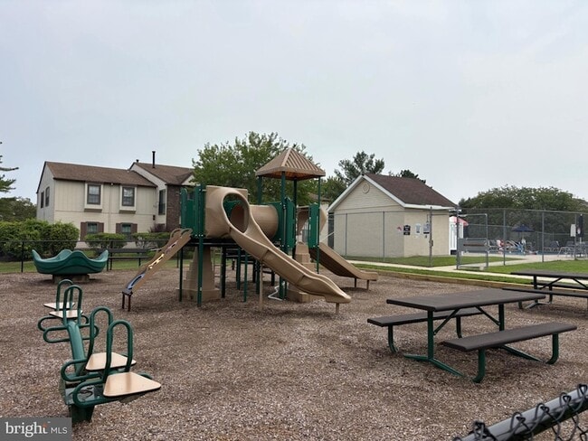 Building Photo - 23 Pickwick Pl