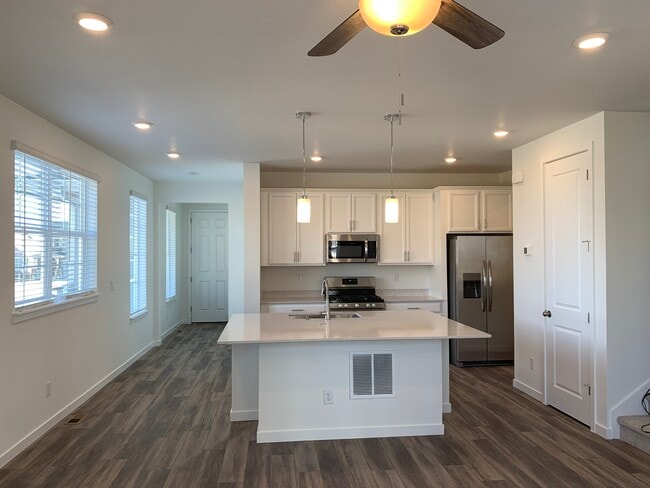 Building Photo - 8993 Redfield Ln