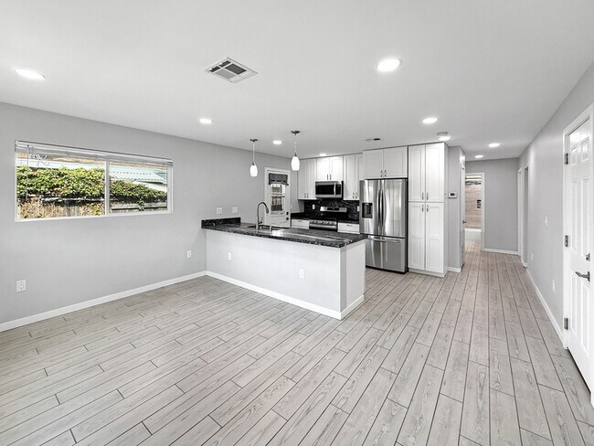 Foto del edificio - 6123 Horton Dr