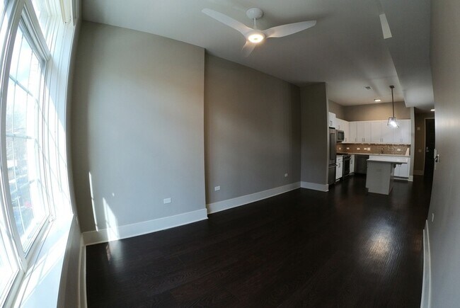 Building Photo - 2050 N Clark Street Unit 507