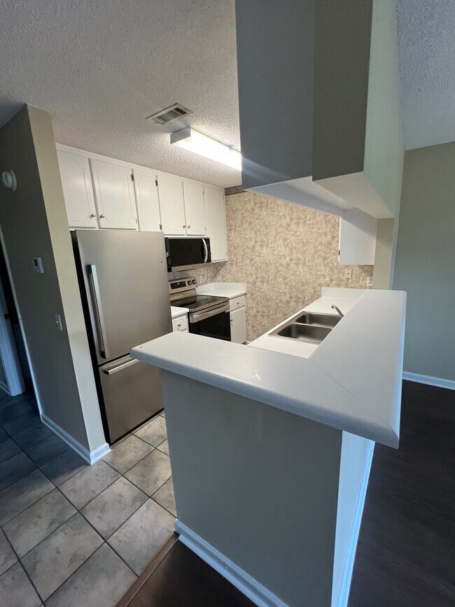 Foto del edificio - 176 Woodmere Dr