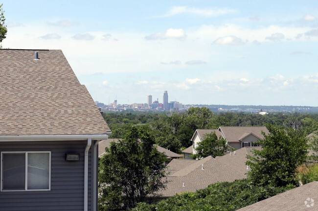 Down Town Omaha - Highclere Apartments