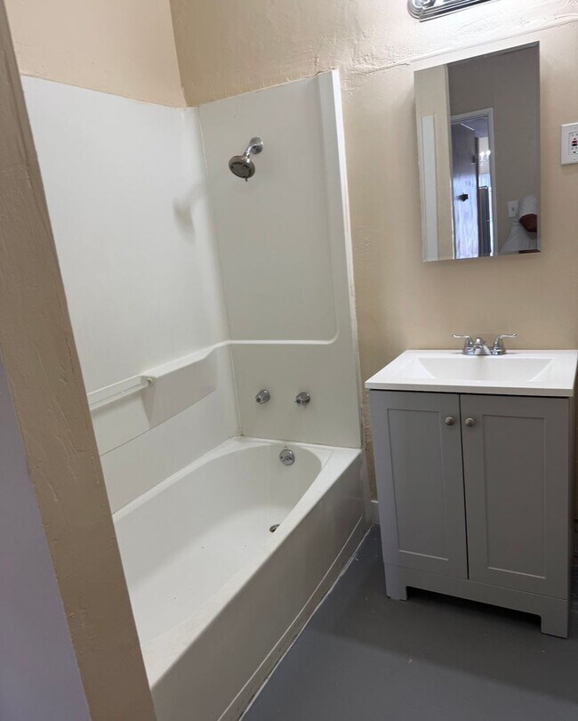 Building Photo - 2117 Ballard Dr