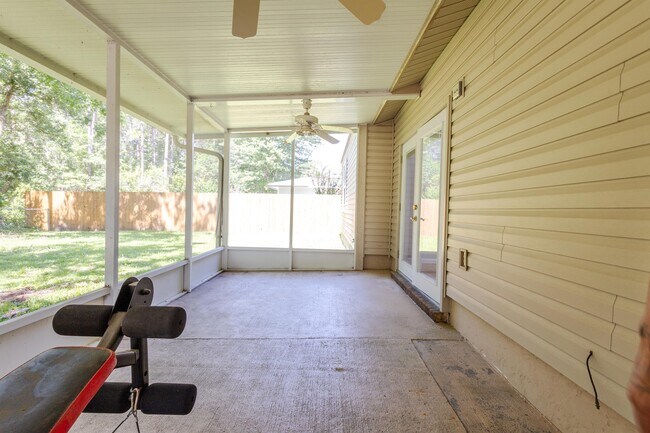 Foto del edificio - 848 Meadow Ln