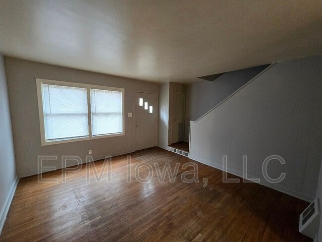 Building Photo - 253 Madison St