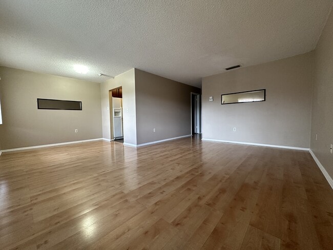 Foto del edificio - 4800 Rilma Ave
